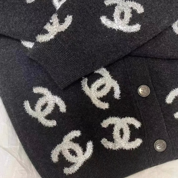 Sweater from Chanel 22A - Picture 2 of 2